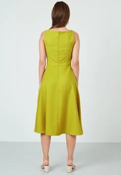LELA Crew Neck Pleated Midi - Cocktailjurk - Olive -Lela 01c3d2d7f26c431091ab142396f0b096
