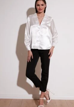 LELA Regular Fit - Overhemdblouse - Ecru 13 LELA Regular Fit - Overhemdblouse - Ecru -Lela 063754483cf443f999a45e203bebf51d