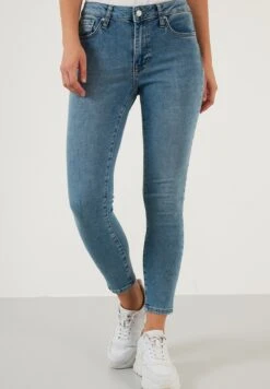 LELA Slim Fit - Jeans Skinny Fit - Light Blue