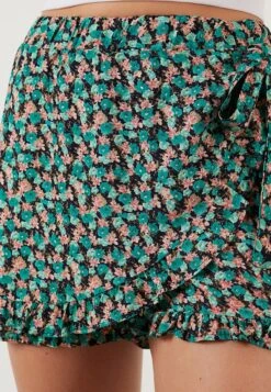 LELA Regular Fit - Shorts - Green -Lela 1586760537b74b458476075101efa76d