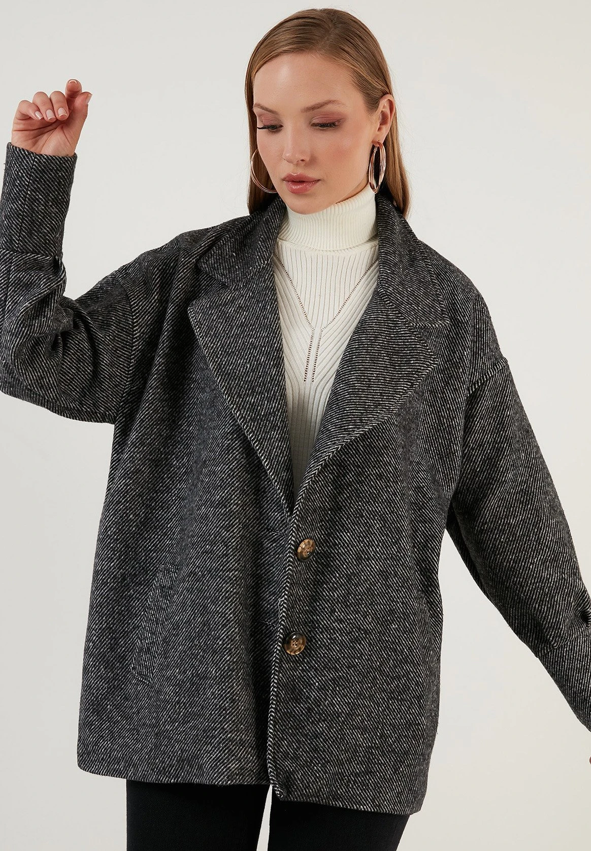 LELA Loose Fit - Halflange Jas - Black 5 LELA Loose Fit - Halflange Jas - Black - Afbeelding 3