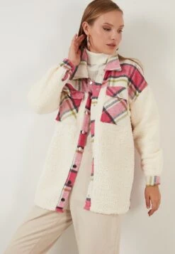 LELA Halflange Jas - Fuchsia -Lela 205ce2c7d54c4a23a466045014bdeaca