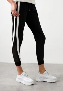LELA Slim Fit - Trainingsbroek - Black -Lela 221af122d008445283993d380c6425e8