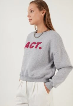 LELA Sweater - Grey 10 LELA Sweater - Grey -Lela 2426e3e8e0e64744adfd04092db72e11