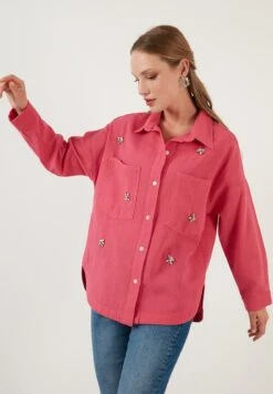 LELA Loose Fit - Overhemdblouse - Fuchsia 10 LELA Loose Fit - Overhemdblouse - Fuchsia -Lela 2e37f89f66314be1a457f0b91d29645e