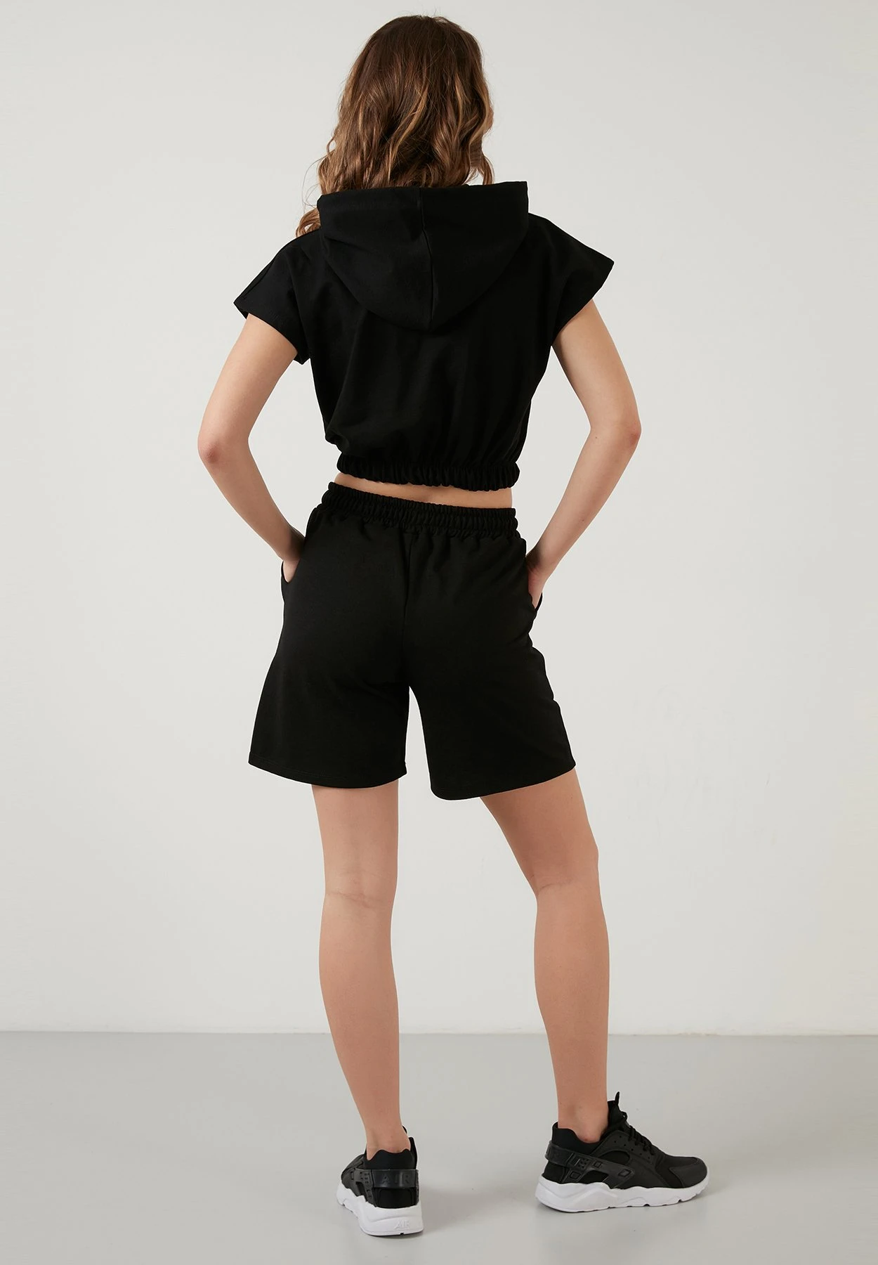 LELA Two Piece Set - Regular Fit - Shorts - Black 5 LELA Two Piece Set - Regular Fit - Shorts - Black - Afbeelding 3