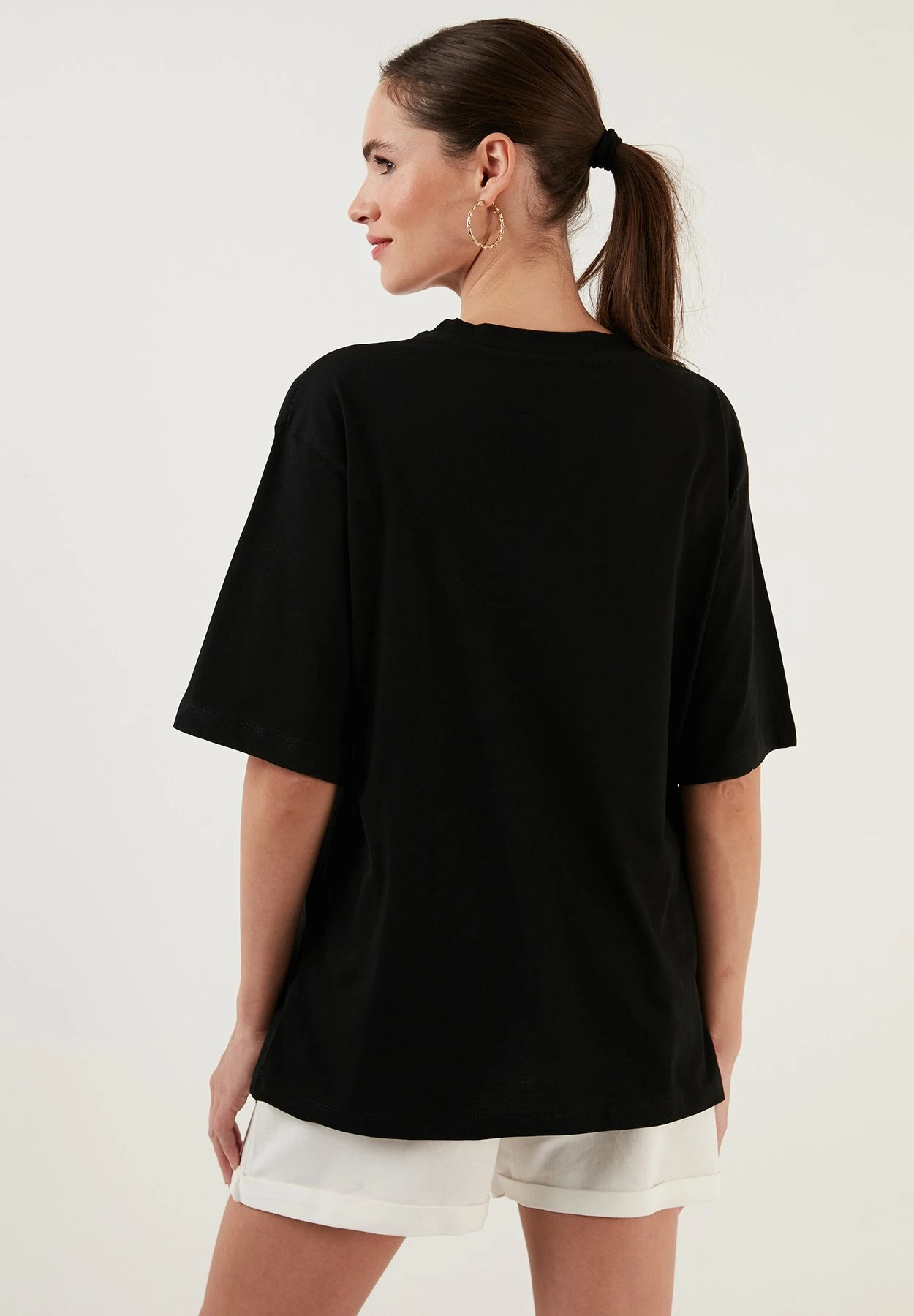 LELA Loose Fit - T-Shirt Basic - Black 5 LELA Loose Fit - T-Shirt Basic - Black - Afbeelding 3