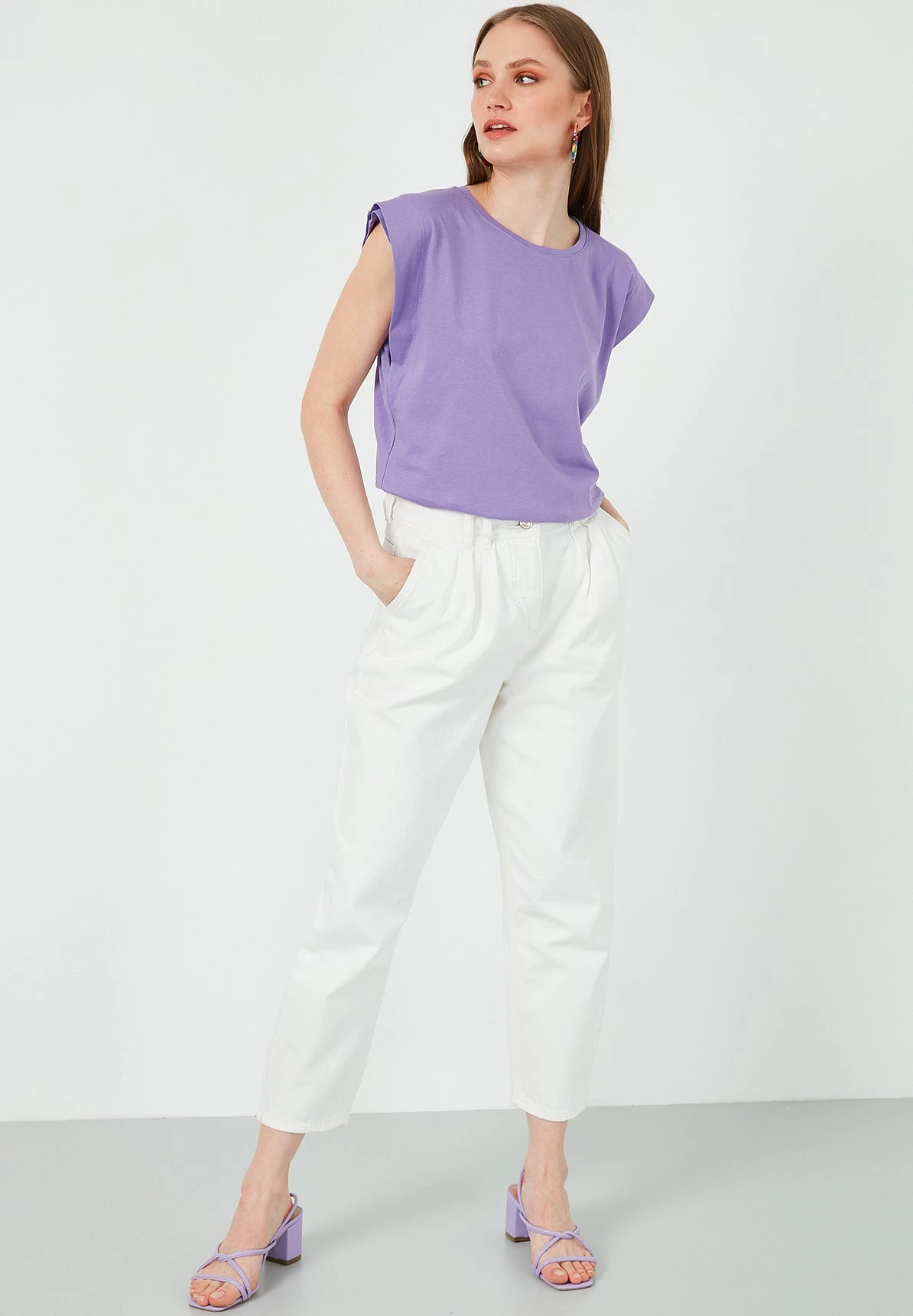 LELA Crew Neck - T-Shirt Basic - Lilac 4 LELA Crew Neck - T-Shirt Basic - Lilac - Afbeelding 2