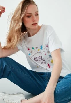 LELA T-Shirt Print - White -Lela 47767f588d4f484b979275006447ff85