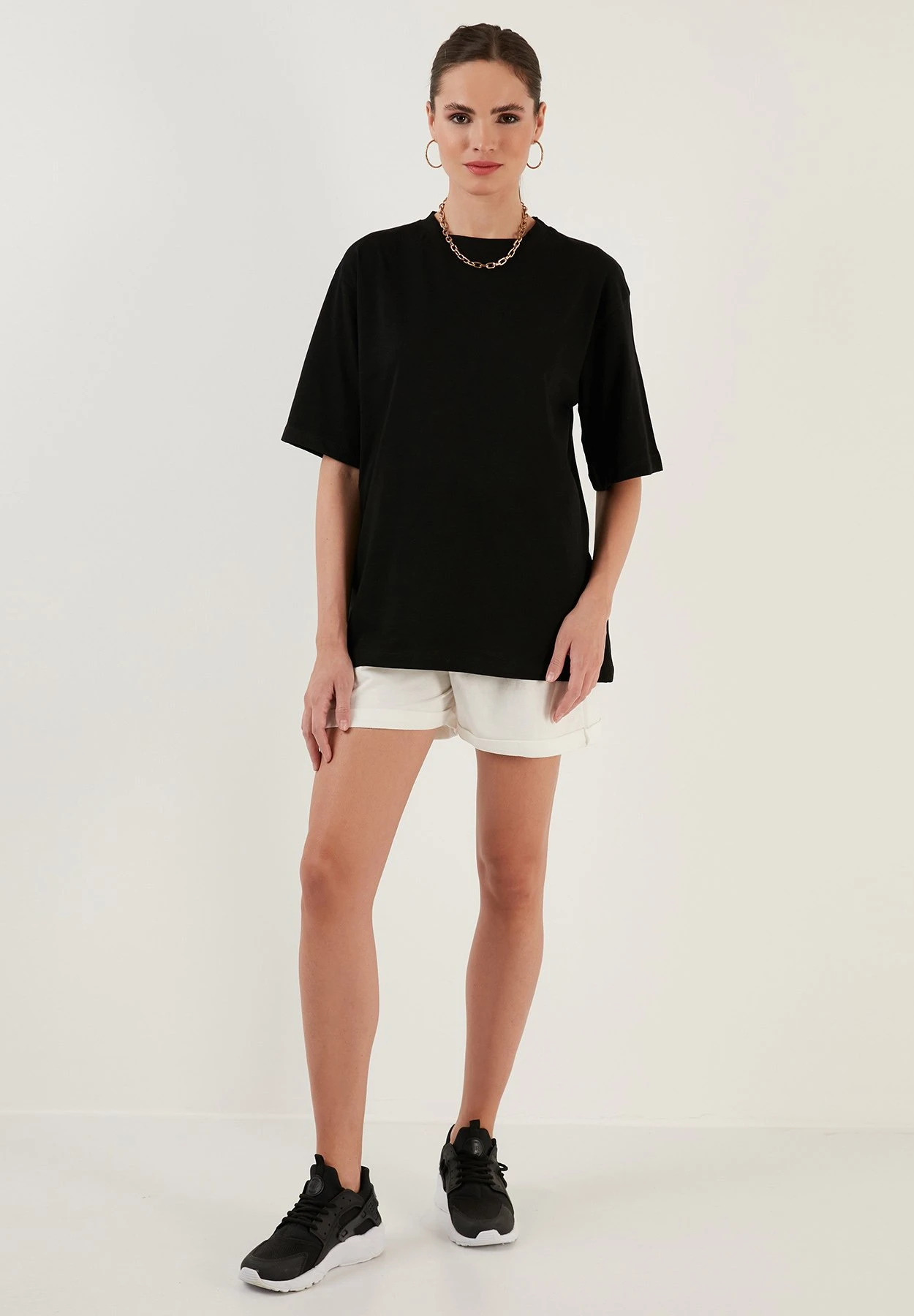 LELA Loose Fit - T-Shirt Basic - Black 4 LELA Loose Fit - T-Shirt Basic - Black - Afbeelding 2