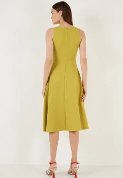 LELA Crew Neck Pleated Midi - Cocktailjurk - Olive -Lela 4f21334912c946d2a146ab38043da1d0