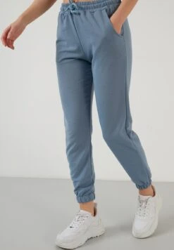 LELA Slim Fit - Trainingsbroek - Baby Blue -Lela 520add2a8af5473e8fa72cc78ed3496c