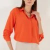 LELA Overhemdblouse - Orange 2 LELA Overhemdblouse - Orange -Lela 5928f6c2ac394e9f9a9e5bbf962ee34b
