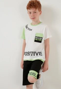 LELA Regular Fit T-Shirt And Shorts - Trainingspak - White/Black/Light Green