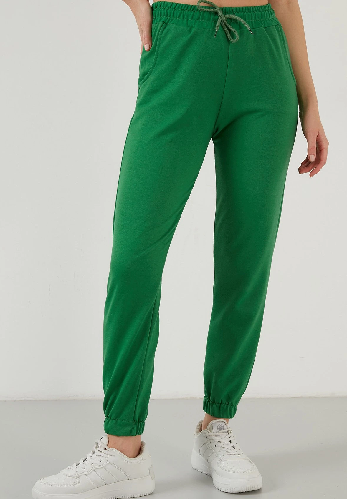 LELA Slim Fit - Trainingsbroek - Benetton Color 5 LELA Slim Fit - Trainingsbroek - Benetton Color - Afbeelding 3