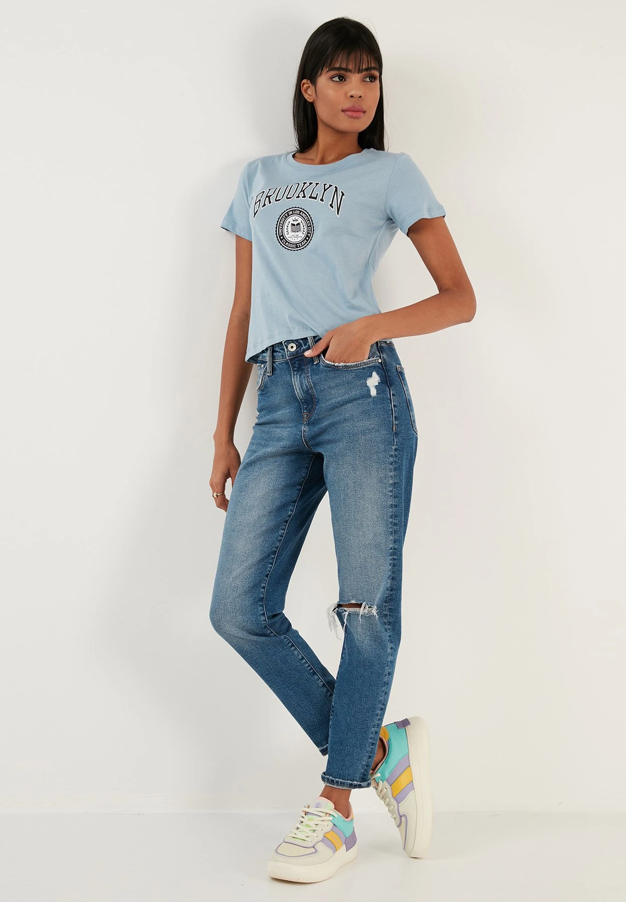 LELA T-Shirt Print - Baby Blue 4 LELA T-Shirt Print - Baby Blue - Afbeelding 2