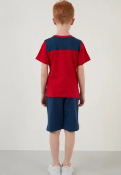 LELA Regular Fit Shorts And T-Shirt - Trainingspak - Red/Dark Blue -Lela 644bf7fdaa834e2d8ee6a839594ea6fa