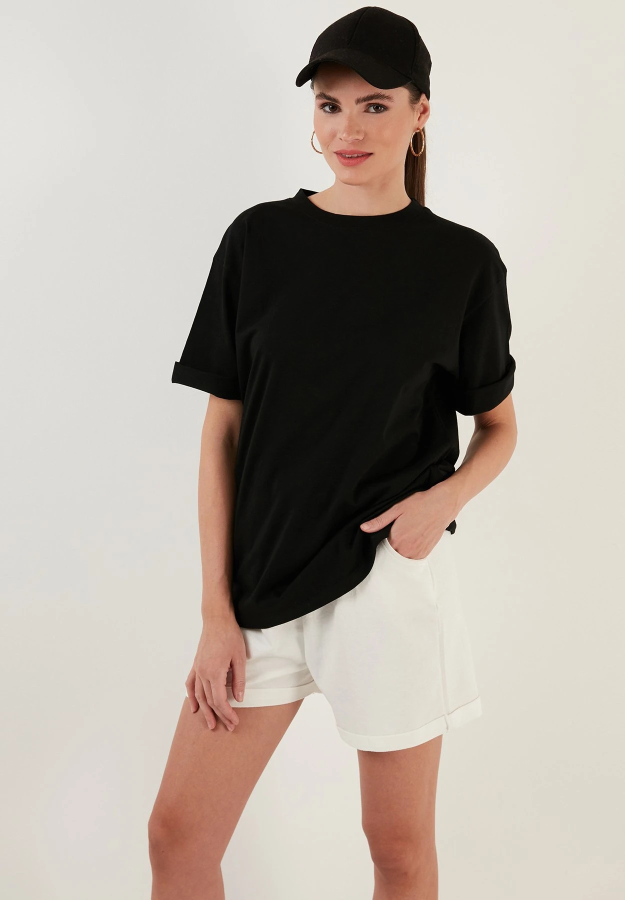 LELA Loose Fit - T-Shirt Basic - Black 3 LELA Loose Fit - T-Shirt Basic - Black