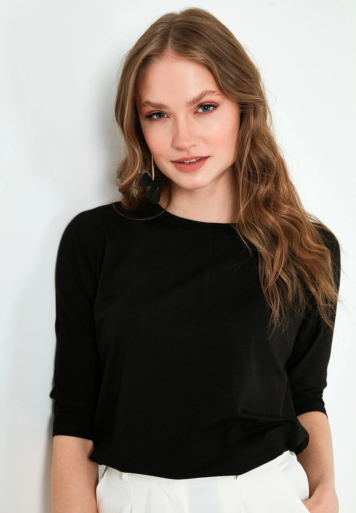 LELA Crew Neck- Longsleeve - Black 3 LELA Crew Neck- Longsleeve - Black