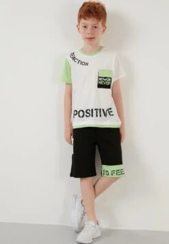 LELA Regular Fit T-Shirt And Shorts - Trainingspak - White/Black/Light Green -Lela 6a4551931ddc47d69cb79ec69ede7f0d