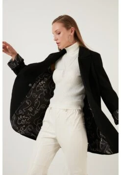 LELA Halflange Jas - Black 13 LELA Halflange Jas - Black -Lela 6d09b0134954465e9dcf15bc381977da