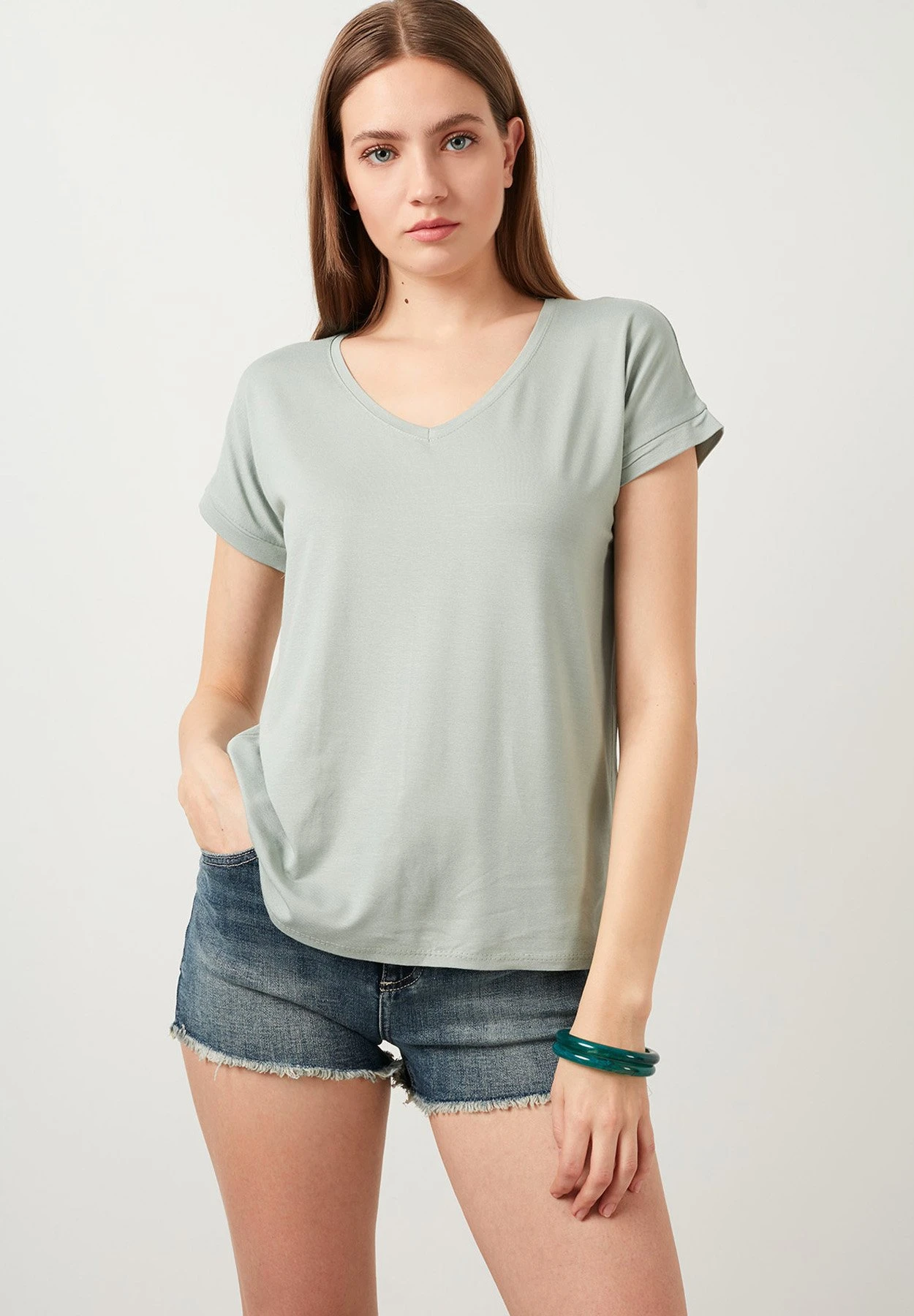 LELA V Neck- T-Shirt Basic - Almond Green 3 LELA V Neck- T-Shirt Basic - Almond Green
