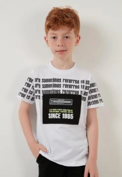 LELA Regular Fit Shorts And T-Shirt - Shorts - White 9 LELA Regular Fit Shorts And T-Shirt - Shorts - White -Lela 81f46824922740b18687f327de956f8c