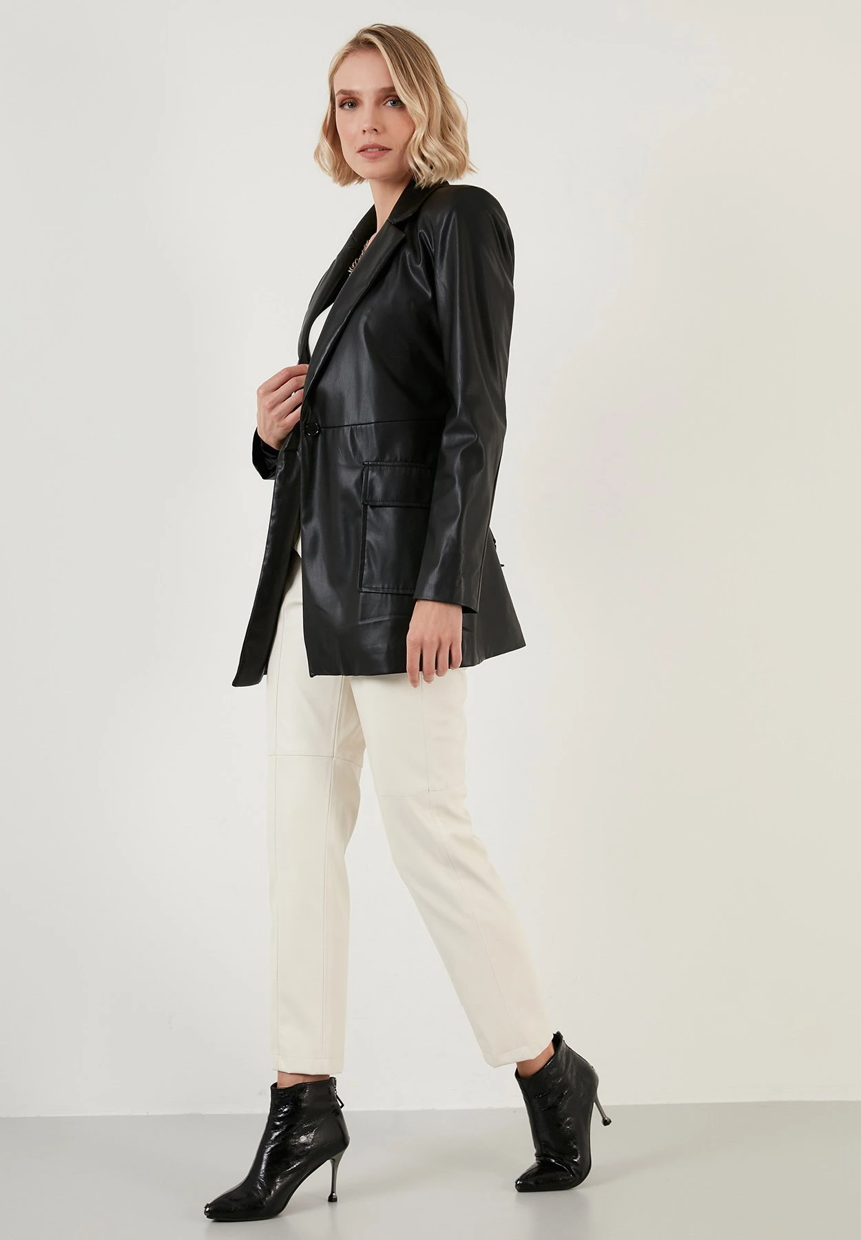 LELA Regular Fit - Blazer - Black 6 LELA Regular Fit - Blazer - Black - Afbeelding 4