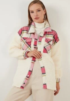 LELA Halflange Jas - Fuchsia -Lela 8b0eab5246bf44a7a6c951149c773e21