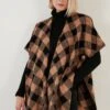 LELA Poncho - Camel/Black -Lela 9ab68df83ecc4fce8992bf2705878132