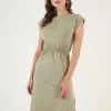 LELA Short Sleeve Midi - Jurk - Olive 2 LELA Short Sleeve Midi - Jurk - Olive -Lela 9d5b8b50f5b745f5a4a20cd4162b6ce6