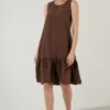 LELA Regular Fit- Jurk - Brown -Lela a1e5dbaa51354853806d00edcecc3a8c