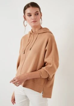 LELA Hoodie - Camel -Lela a3ef3865aab74bc4a349e7c1c36879a3