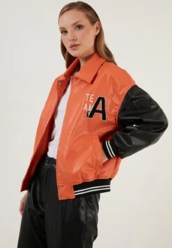 LELA Loose Fit - Imitatieleren Jas - Orange -Lela a6818c3d2d0144399fa1974afb706bdf