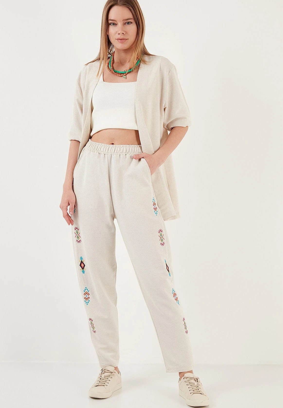 LELA Regular Fit - Trainingsbroek - Beige 4 LELA Regular Fit - Trainingsbroek - Beige - Afbeelding 2