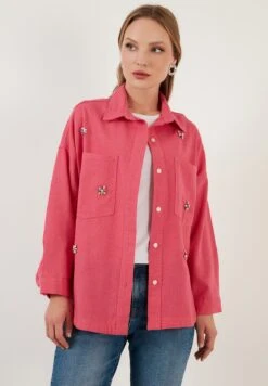 LELA Loose Fit - Overhemdblouse - Fuchsia 13 LELA Loose Fit - Overhemdblouse - Fuchsia -Lela af54e3834aa74d4d9393a1c1f0ace591