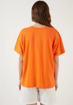 LELA Crew Neck- T-Shirt Basic - Orange Color 10 LELA Crew Neck- T-Shirt Basic - Orange Color -Lela b326105bfe5d460e95716b853175078e