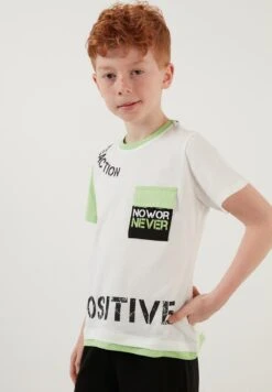 LELA Regular Fit T-Shirt And Shorts - Trainingspak - White/Black/Light Green -Lela b805ce82d5b04c458d13a9e4a2c0854c