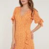LELA Floral V Neck Ruffle Detail Mini- Jurk - Orange Color -Lela bf8ca025ad4a44b38deb5bab4c47c77c