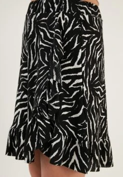 LELA High Waist - Wikkelrok - Striped Black -Lela bf915866bdb745d7966865a87c70e8b7