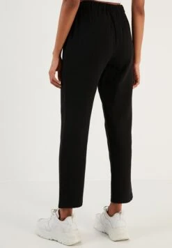 LELA Regular Fit - Trainingsbroek - Black -Lela c0ff4a8e0e214e3daf3614635584408d