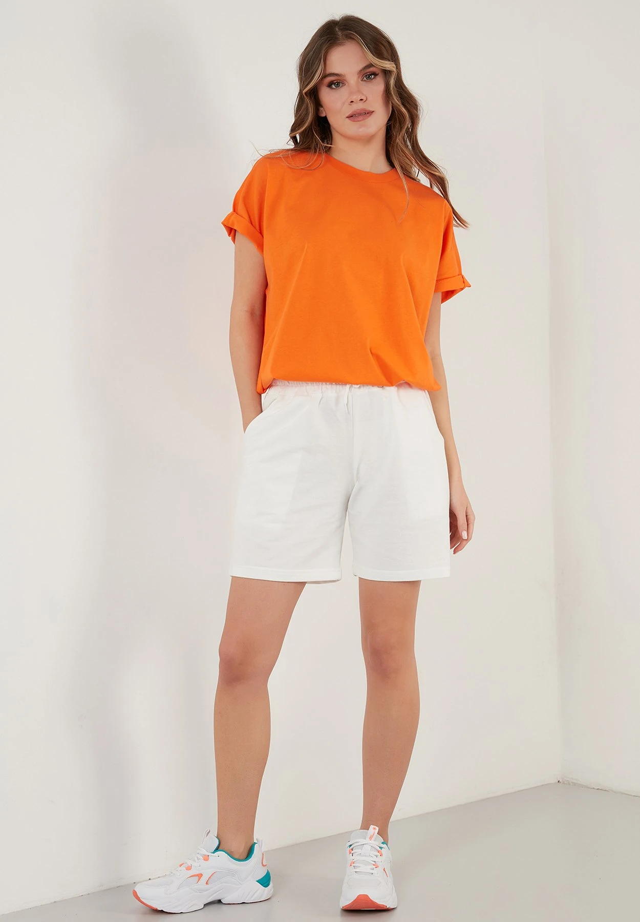 LELA Crew Neck- T-Shirt Basic - Orange Color 4 LELA Crew Neck- T-Shirt Basic - Orange Color - Afbeelding 2