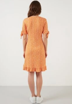 LELA Floral V Neck Ruffle Detail Mini- Jurk - Orange Color 9 LELA Floral V Neck Ruffle Detail Mini- Jurk - Orange Color -Lela c392a72506e54ecd8bec749e5787e383