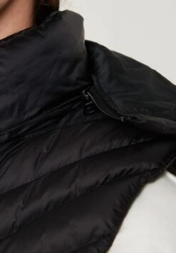 LELA Regular Fit - Bodywarmer - Black 15 LELA Regular Fit - Bodywarmer - Black -Lela c444de84b3ba445dbf8304d3ef0a6411