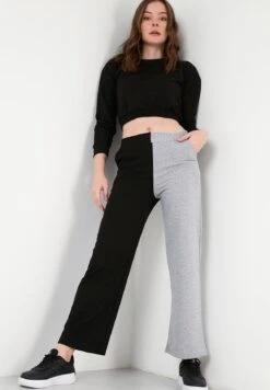 Lela -Lela c496ee439ba04aa788cfdc7cbe7a8882