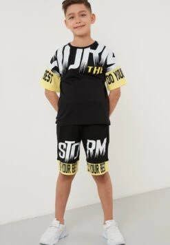 LELA Regular Fit T-Shirt And Shorts - Shorts - Black