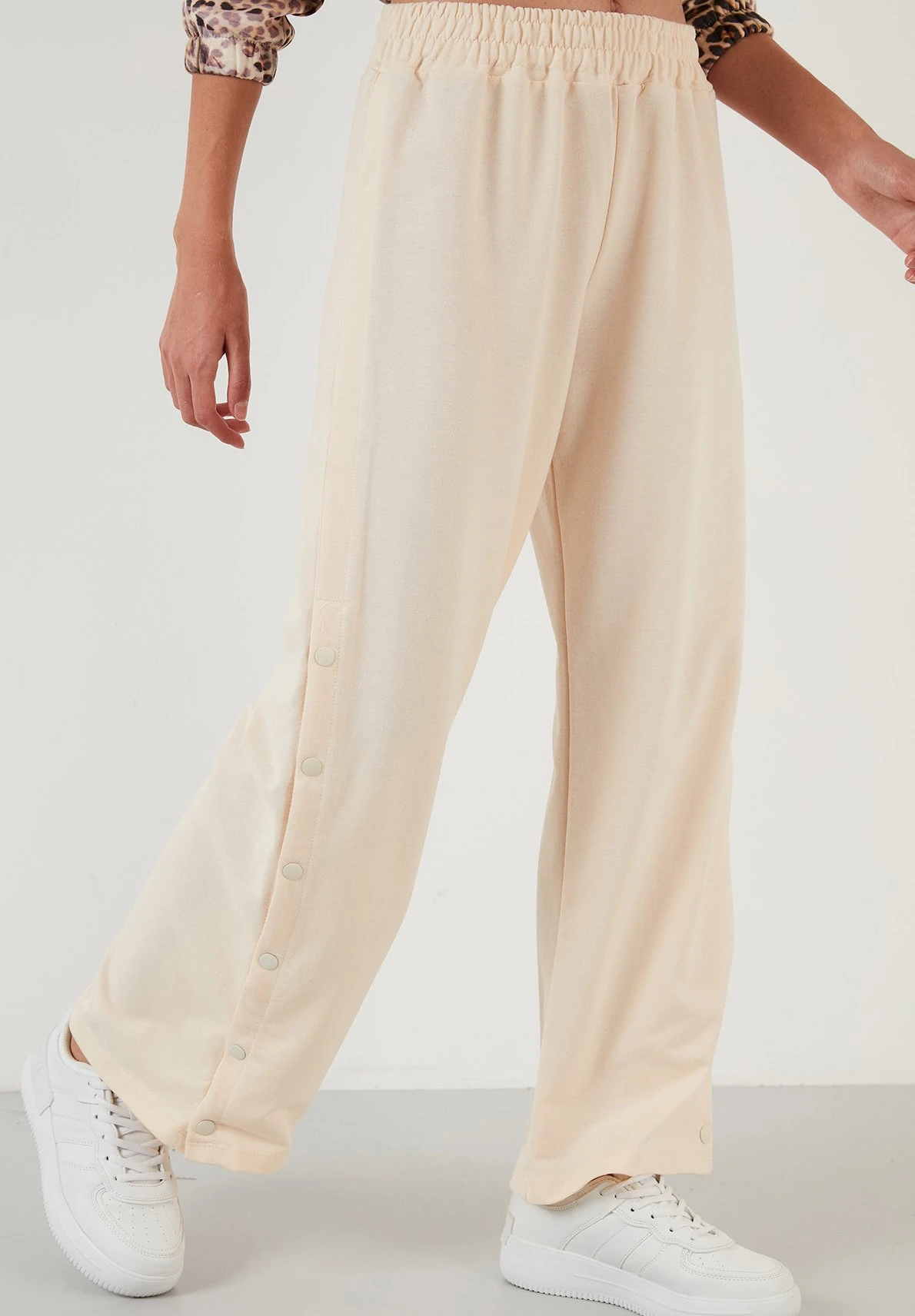 LELA Regular Fit - Trainingsbroek - Stone Colored 3 LELA Regular Fit - Trainingsbroek - Stone Colored