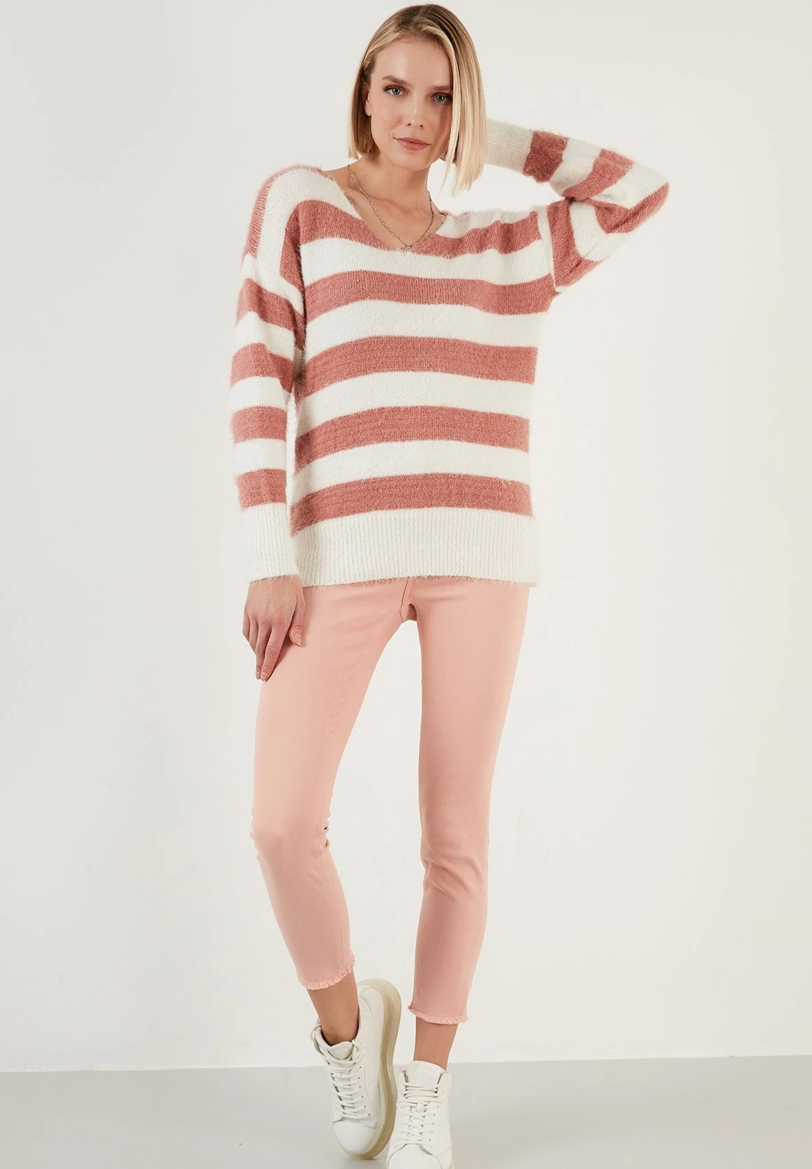 LELA Regular Fit - Trui - Rose 4 LELA Regular Fit - Trui - Rose - Afbeelding 2