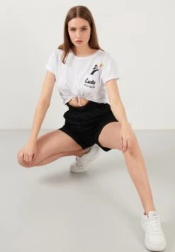 LELA Slim Fit - Shorts - Black -Lela cb6fc14f6f214db6af0f2a0d838aaaf5