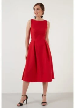 LELA Crew Neck Pleated Midi - Cocktailjurk - Red -Lela d0c1788baa494de6905ad142d2aec6f7